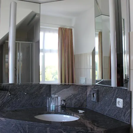 Zum Alten Ponyhof Hotel 3*
