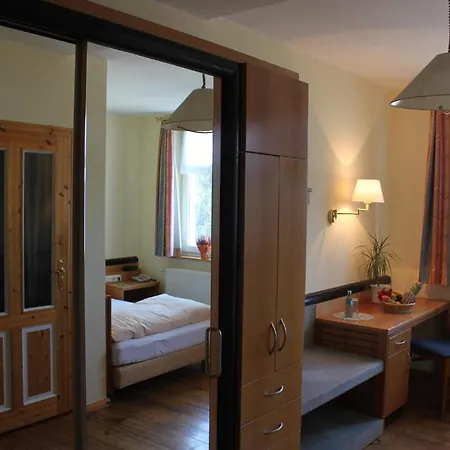Zum Alten Ponyhof Hotel 3*